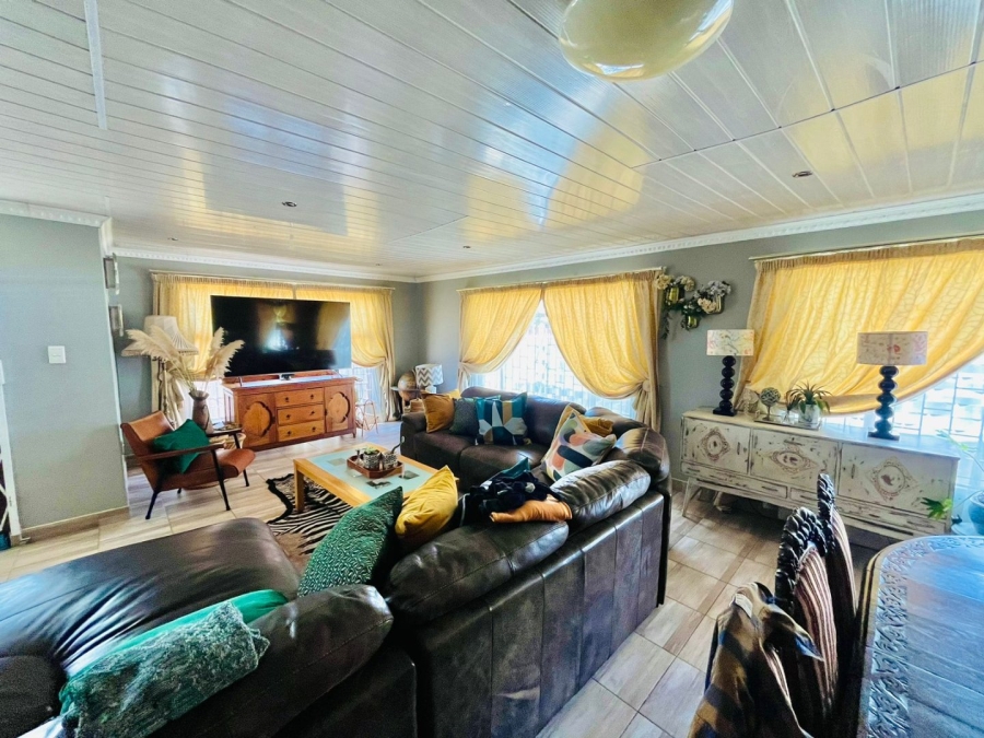 4 Bedroom Property for Sale in Bloemside 3 Free State